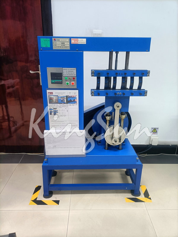 Fatigue cracking testing machine